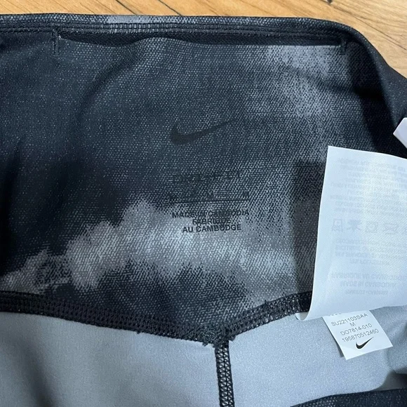 NWT - NIKE One Luxe Training Shorts - Picture 4 of 10